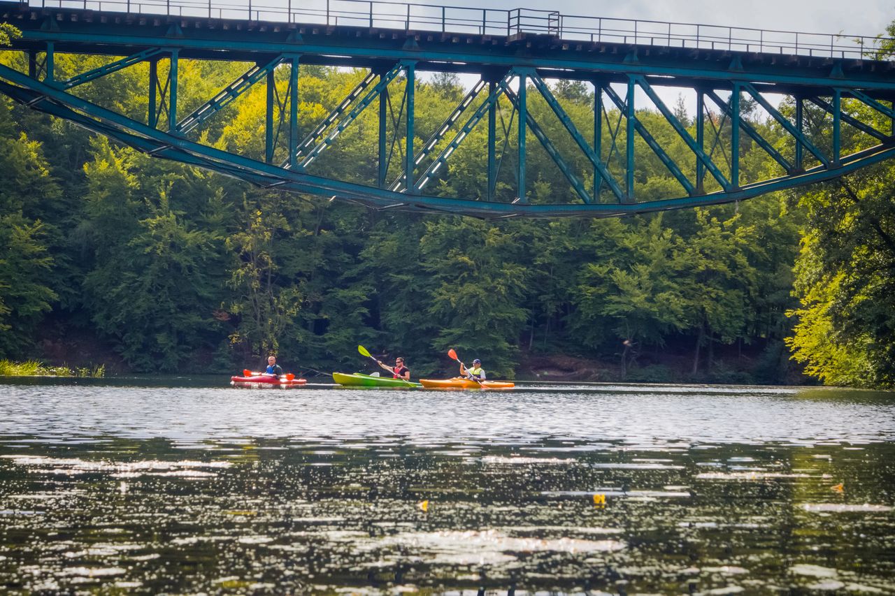 Rodzinny wypad na kajaki? Tej jesieni wybierzcie Pomorskie!