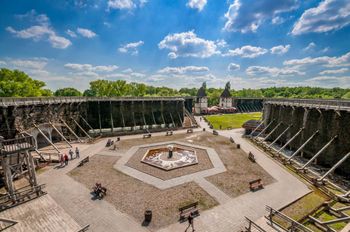 Inowrocław: Jesień w Parku Solankowym. Na spacerze można spotkać wiewiórki