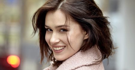 Anna-Maria Sieklucka na premierze filmu "Kolejne 365 dni". Sukienka robi wrażenie