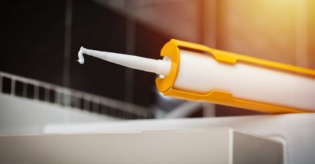 Czym usunąć silikon? Poradnik krok po kroku