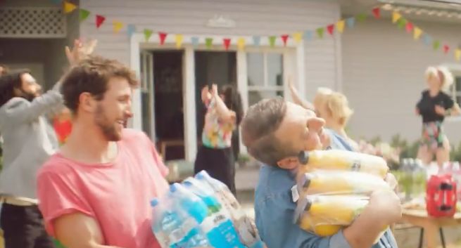 „Macarena” reklamuje „Piciopaki” w Biedronce (wideo)