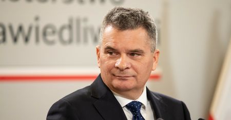 Prokurator krajowy ujawnił swój majątek. Sowite oszczędności, w garażu minitraktor