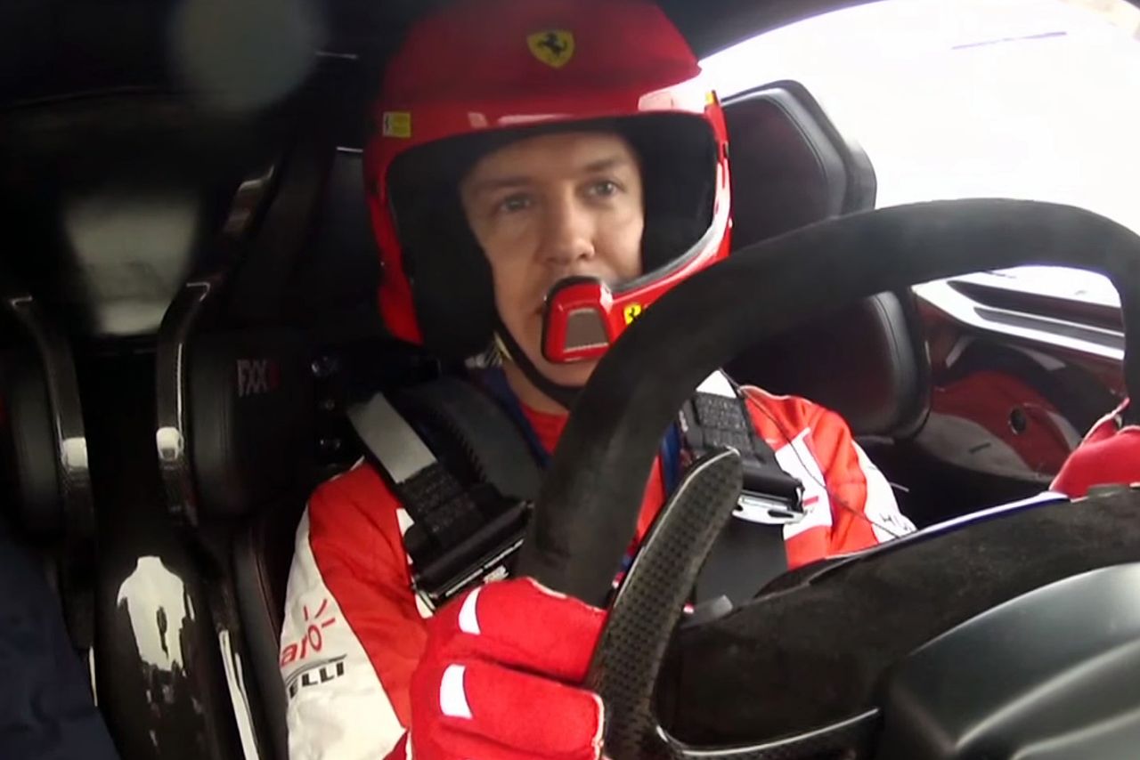 Sebastian Vettel prowadzi Ferrari FXX K i odpowiada na pytania fanów