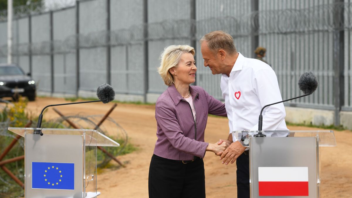 Ursula von der Leyen, Donald Tusk
Micha� Zieli�ski
bezpiecze�stwo, granica, graniczna, narodowa, obrona, ochrona granicy, pa�stwa, plac�wka, Plac�wka Stra�y Granicznej w Krynkach, polityka, premier, spotkanie, stra�, stra� graniczna, wizyta, wizyta przewodnicz�cej KE, wojsko polskie, na granicy polsko-bia�oruskiej, wizyta wizyty, konferencja konferencji, prasowa prasowej, ozieranach ma�ych, polsko bia�oruska, polsko-bia�oruska