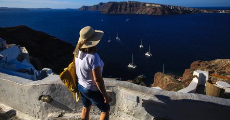 Panika na Santorini. Polka relacjonuje. "Od czasu do czasu trzęsie"