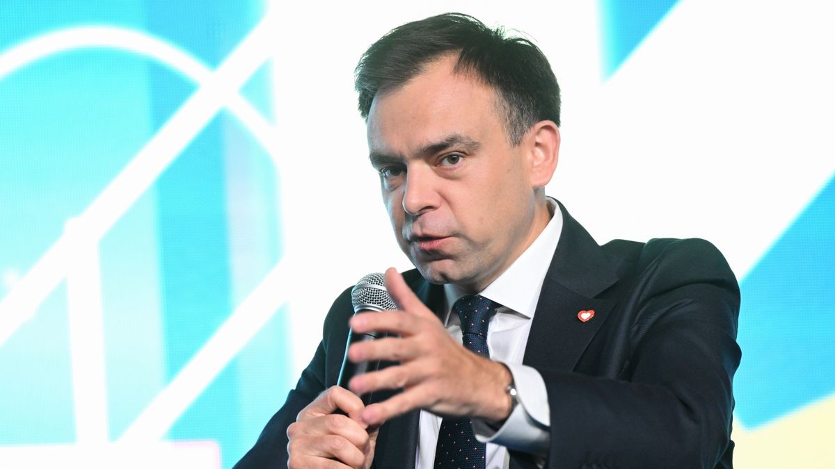 Andrzej Domański, minister finansów. Resort szacuje 5 mld zł