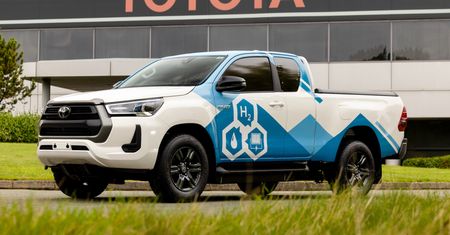 Toyota Hilux na wodór. Nowy prototyp Japończyków oficjalnie ujawniony