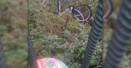 Lublin: Kolejny porzucony rower miejski. Ktoś wrzucił go na opuszczoną posesję