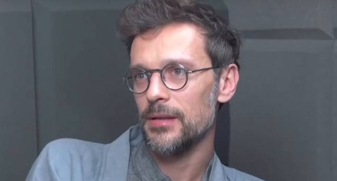 Producenci serialu TVN7 odpowiadają aktorowi: wycięto wszystkie sceny erotyczne, nie tylko homoseksualne