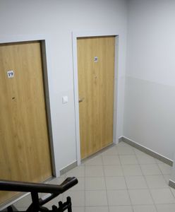 Policjanci zapukali do drzwi. Otworzył mężczyzna z maczetą w rękach