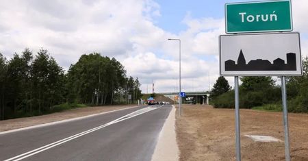 Nowa droga z Lubicza do Torunia zamknięta. Problemem aktywne osuwisko
