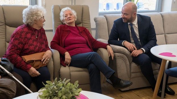 Wrocław. 7 sierpnia - Dzień Pracownika Opieki nad Osobami Starszymi. To oni zarażają seniorów uśmiechem