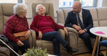 Wrocław. 7 sierpnia - Dzień Pracownika Opieki nad Osobami Starszymi. To oni zarażają seniorów uśmiechem