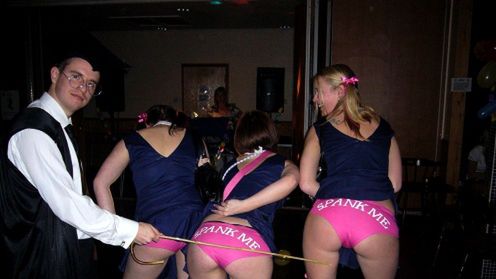 Anglicy nie poklepią się po tyłkach w We Dare 1