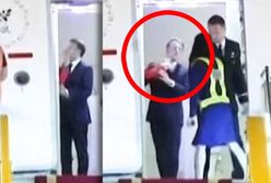 Macron spoliczkowany przez żonę? Dziwne nagranie z samolotu