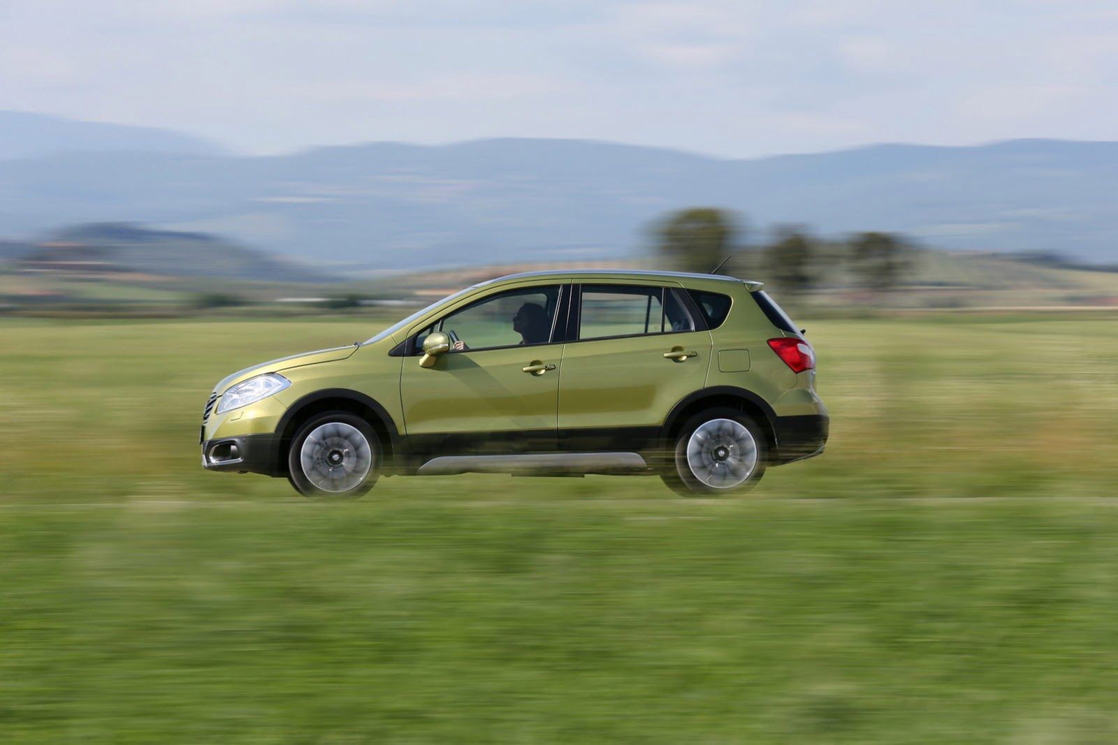 Nowe Suzuki SX4 - japoński crossover w szczegółach [galeria] 15