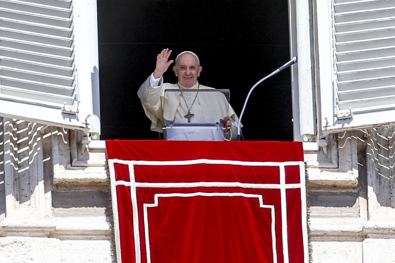 Papież Franciszek abdykuje? Z Watykanu odchodzi jego zaufany współpracownik