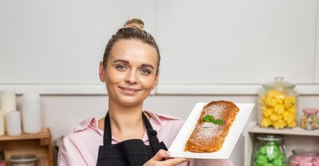 Wyjątkowa szarlotka bez ciasta. Zrobisz ją w 10 minut