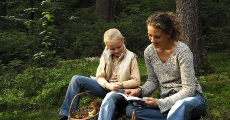 Uwaga na grzyby i niemyte jagody. Mogą być groźne dla dzieci