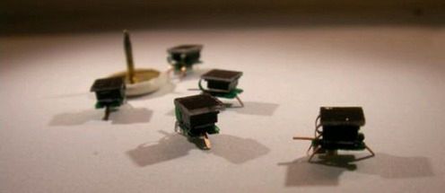 Miniaturowy robot, którego siła leży w grupie 2