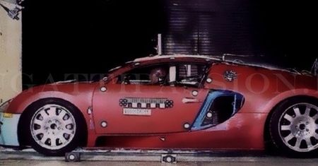 Bugatti Veyron - unikalne zdjęcia z crash testu [wideo]