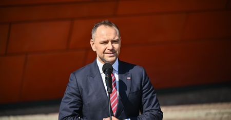 Zaproszenie na zaprzysiężenie przyszło z opóźnieniem. Poczta tłumaczy