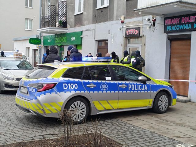 Ogromny pech poszukiwanego mężczyzny. Przyszedł do lokalu z automatami gdy służby przeprowadziły nalot