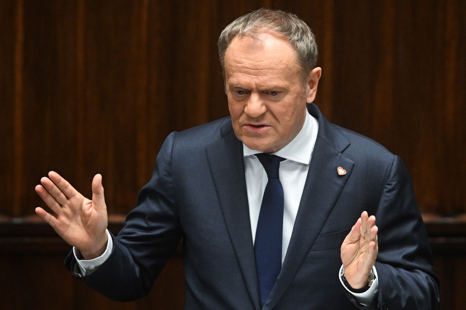 Donald Tusk przemawiający w Sejmie