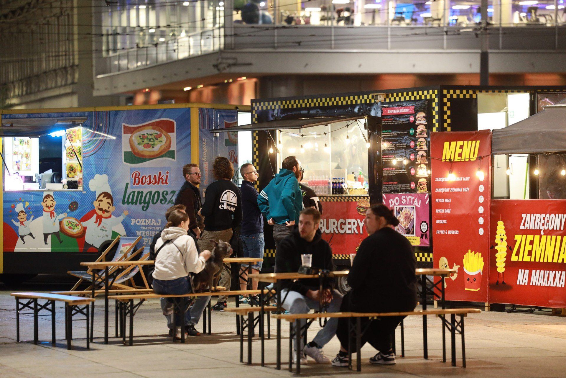 22.08.2025 Katowice
Street Food Festival Polska na rynku Katowicach 
 foodtrucki
fot. Lucyna Nenow Dziennik Zachodni/Polska Press