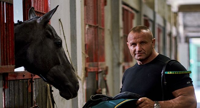 Mariusz Pudzianowski i jego koń będą reklamować Betfan