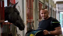 Mariusz Pudzianowski i jego koń będą reklamować Betfan