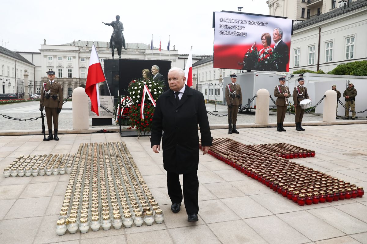 Jarosław Kaczyński w rocznicę katastrofy smoleńskiej wezwał do "wielkiego marszu" PiS w Warszawie