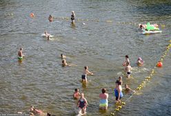 4-latek sam na plaży. Matka była pijana