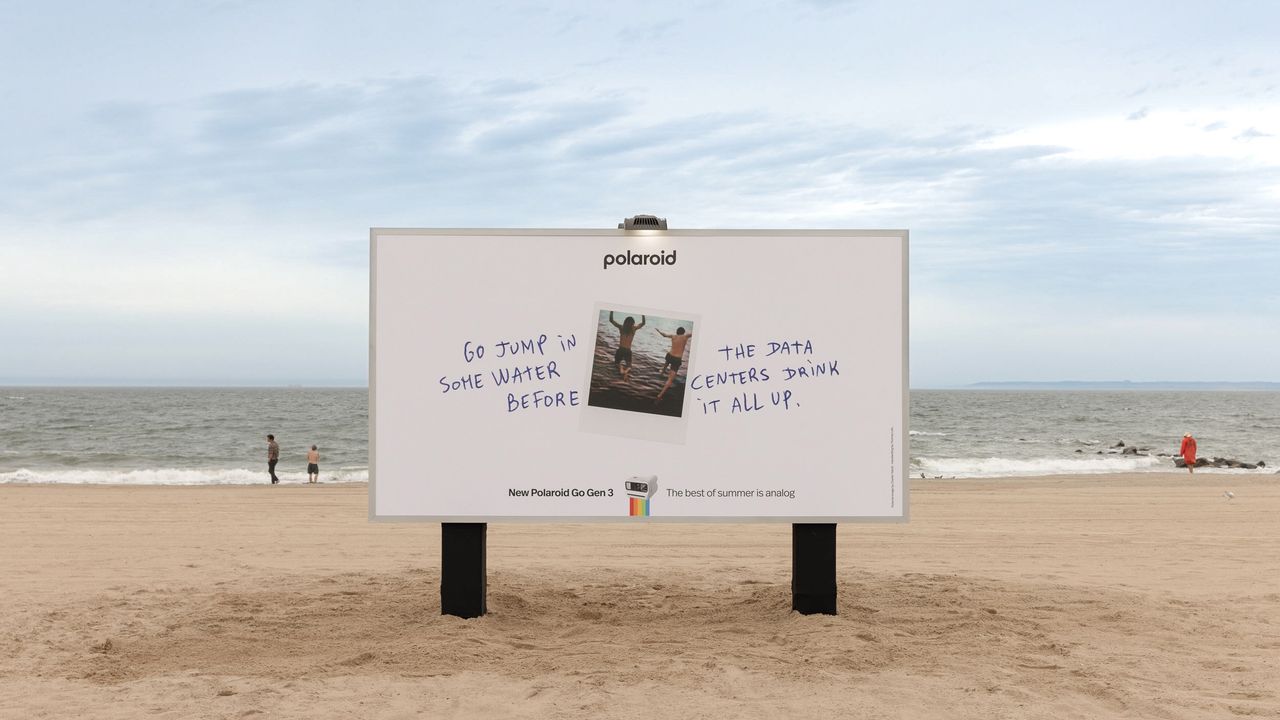 Polaroid krytykuje branżę AI. "Wskocz do wody, zanim centra danych wypiją ją całą"