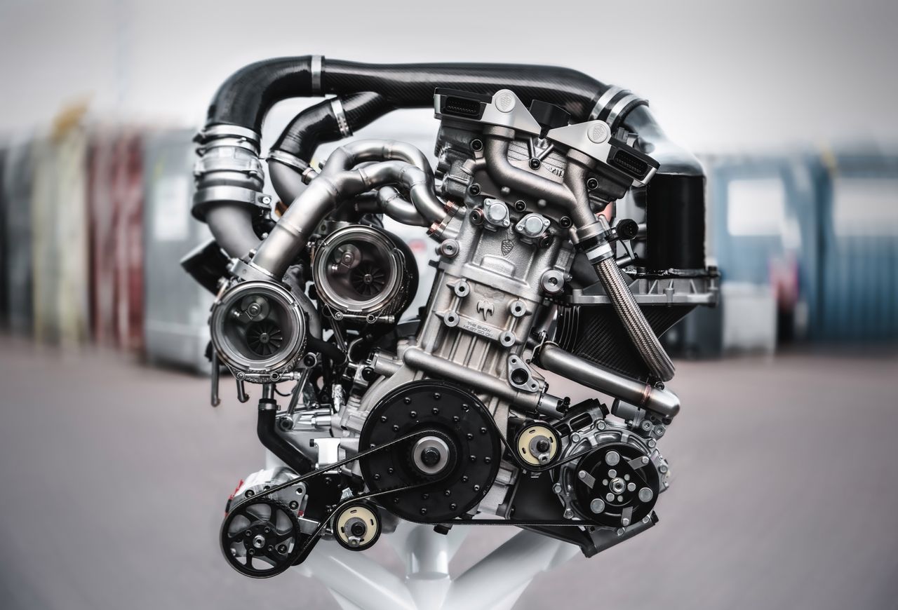 Silnik Koenigsegga jest kompaktowy i lekki.