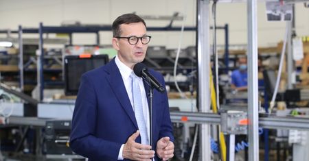 Premier broni swojego ministra. Dworczyk nie musi obawiać się dymisji