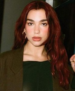Hitowa koloryzacja na zimę. "Cherry red" lansuje Dua Lipa