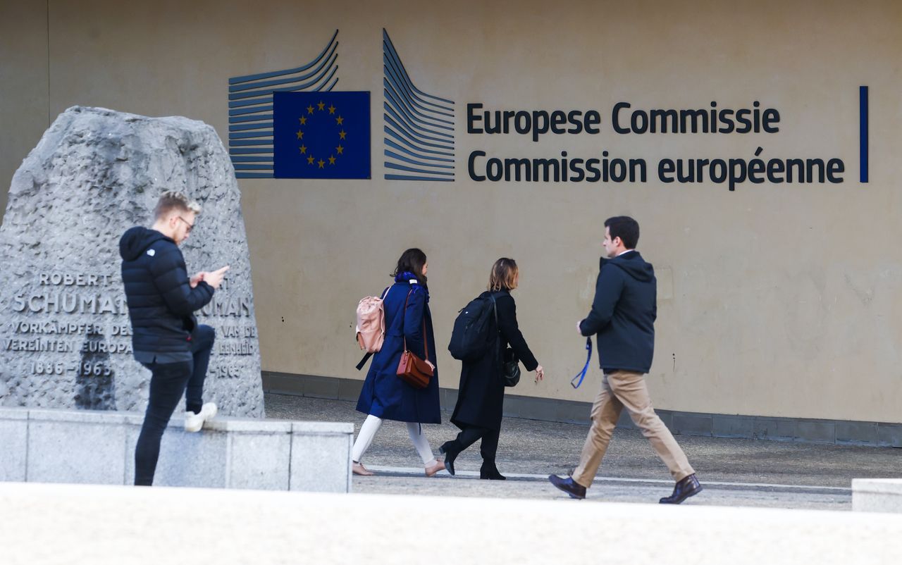 "O zakazie dowiedzieliśmy się z mediów". Bruksela reaguje na decyzję polskiego rządu