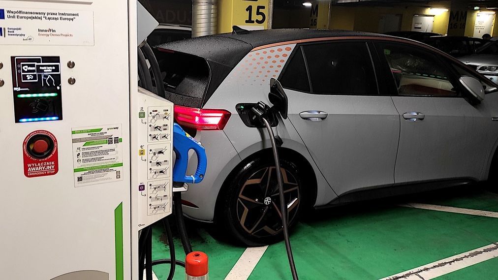 Elektryk w firmie może okazać się korzystnym rozwiązaniem