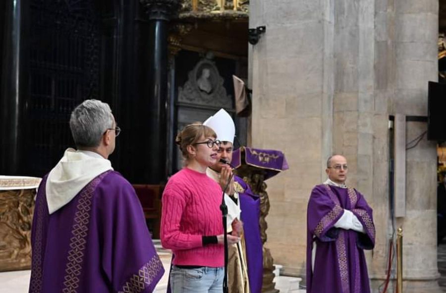 Activists interrupt archbishop’s mass in Turin. Extinction Rebellion strikes again