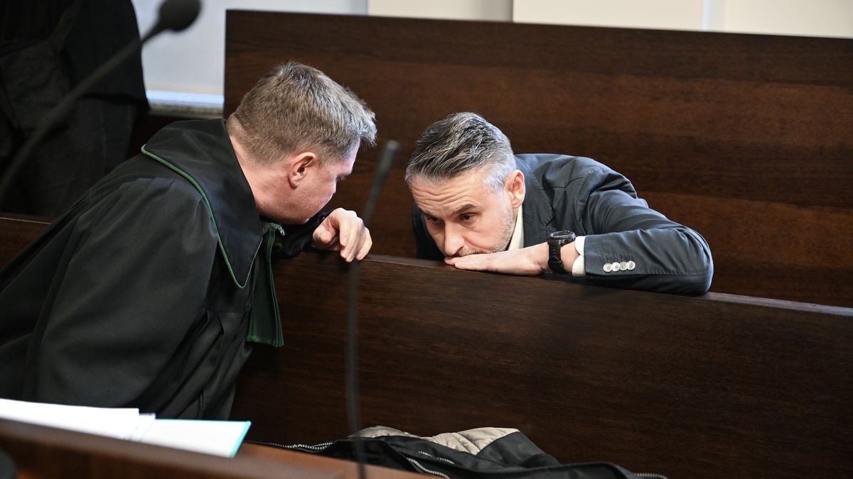 Bart�omiej Ci��y�ski, Krzysztof Radomski
Maciej Kulczy�ski
nadu�ycie uprawnie�, poroces, samoch�d s�u�bowy, s�d rejonowy, lewica, polityk, polityka, prawo, s�downictwo