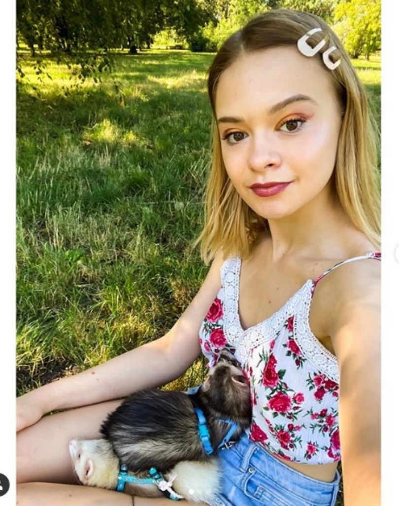 Julia Wróblewska wybrała się do parku z fretkami