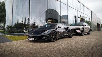 Lotus wraca do Polski. W pierwszym salonie królują potężne elektryki i bolid F1