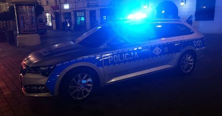 Doprowadził do zderzenia z citroenem i uciekł pieszo. Kierowca volkswagena poszukiwany przez policję