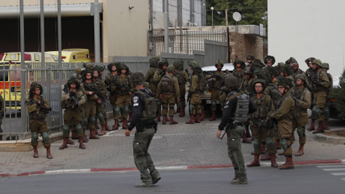 Rocket launches on Israel from Gaza
epa10905758 Israeli soldiers patrol in the city of Sderot, 07 October 2023, after rocket barrages were launched from the Gaza Strip early Saturday in a surprise attack claimed by the Islamist movement Hamas. Israeli State reports that at least 22 Israelis were killed in seven active combat centers in the South, and that over 3,000 rockets where launched by Hamas.  EPA/ATEF SAFADI 
Dostawca: PAP/EPA.
ATEF SAFADI