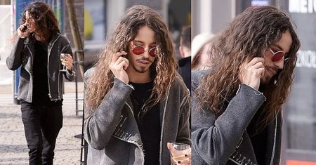 Michał Szpak spaceruje po Warszawie z kieliszkiem wina... (FOTO)
