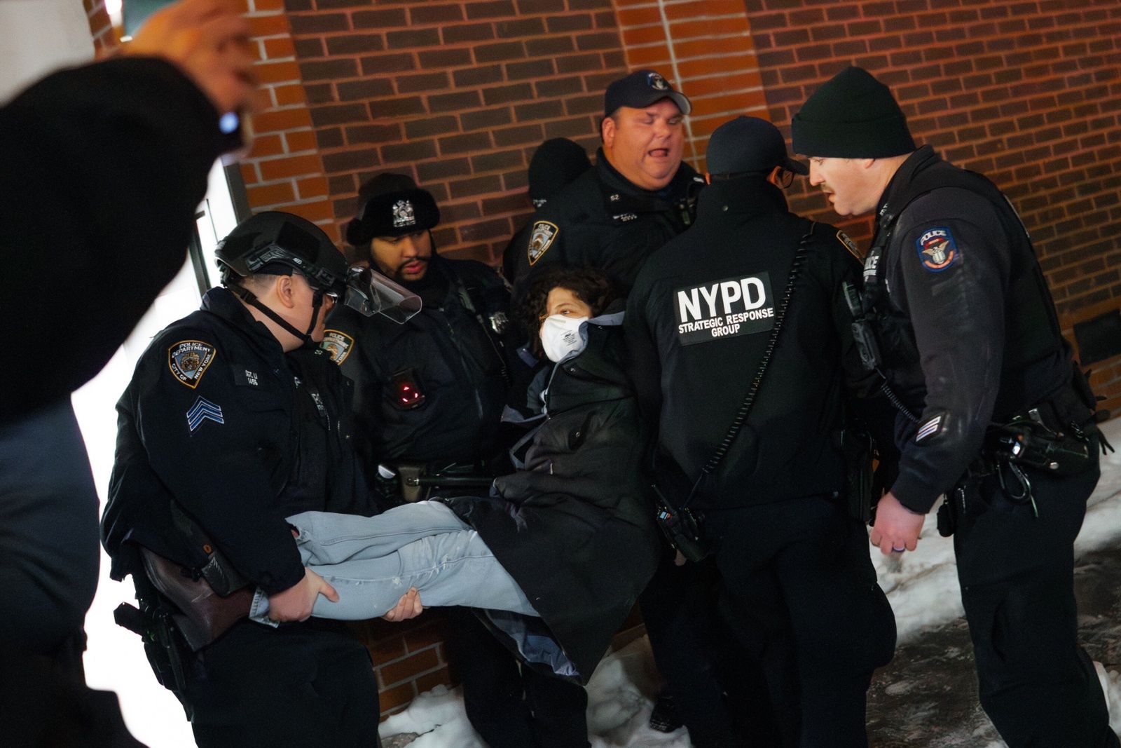 wiadomości,aktualności,WP Wiadomości Agent ICE próbował wtargnąć do konsulatu. Jest nota protestacyjna