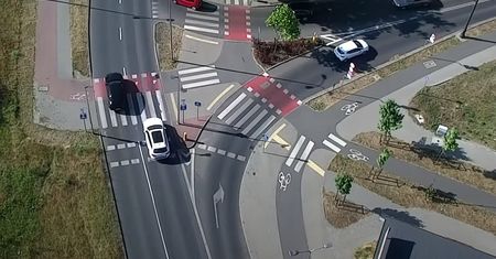 Mandaty za wyprzedzanie na przejściu ostro w górę. Kierowcy nawet nie wiedzą, kiedy to robią