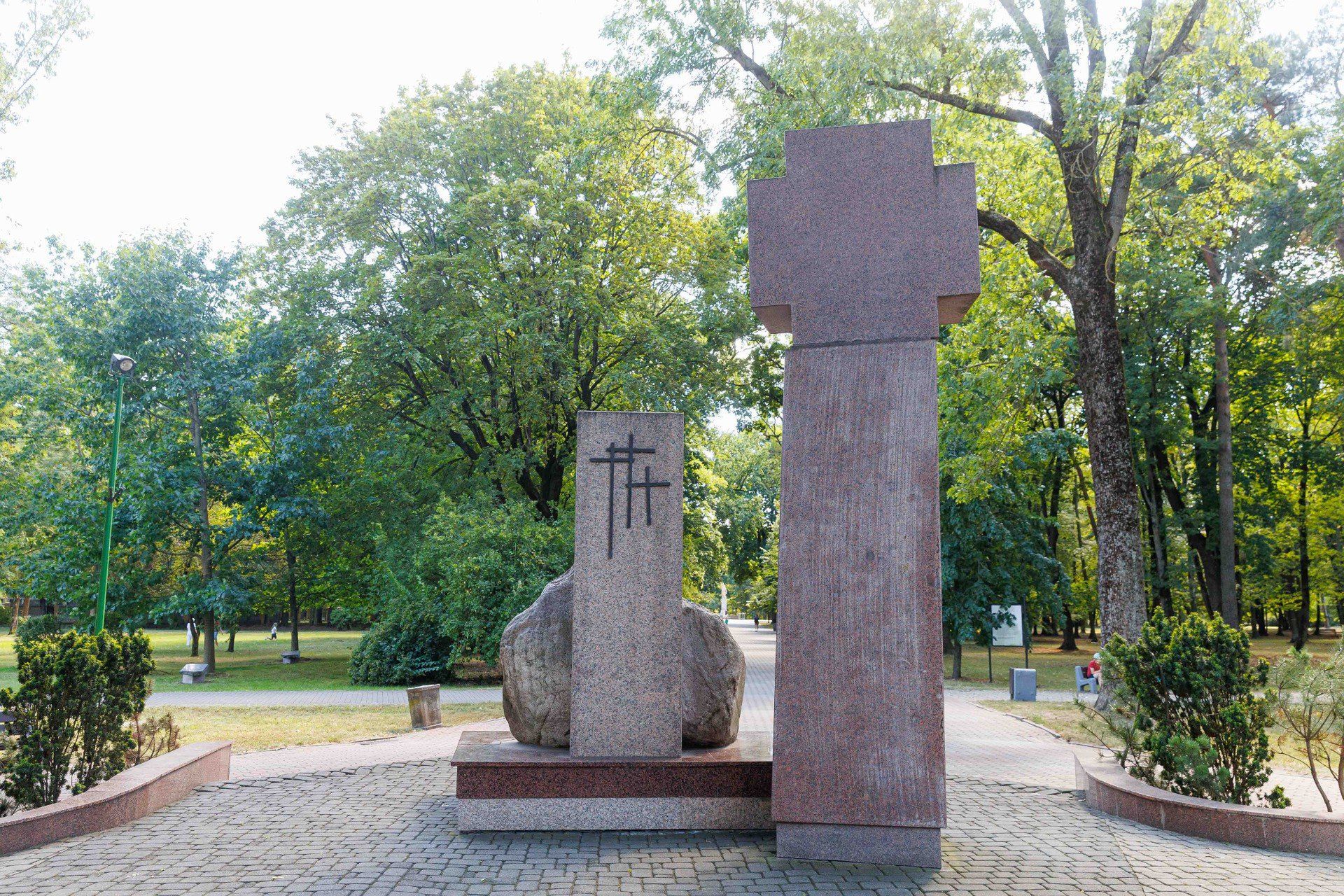 Pomnik i Krzyż Katyński w Białymstoku. Miasto otworzyło oferty na remont monumentu