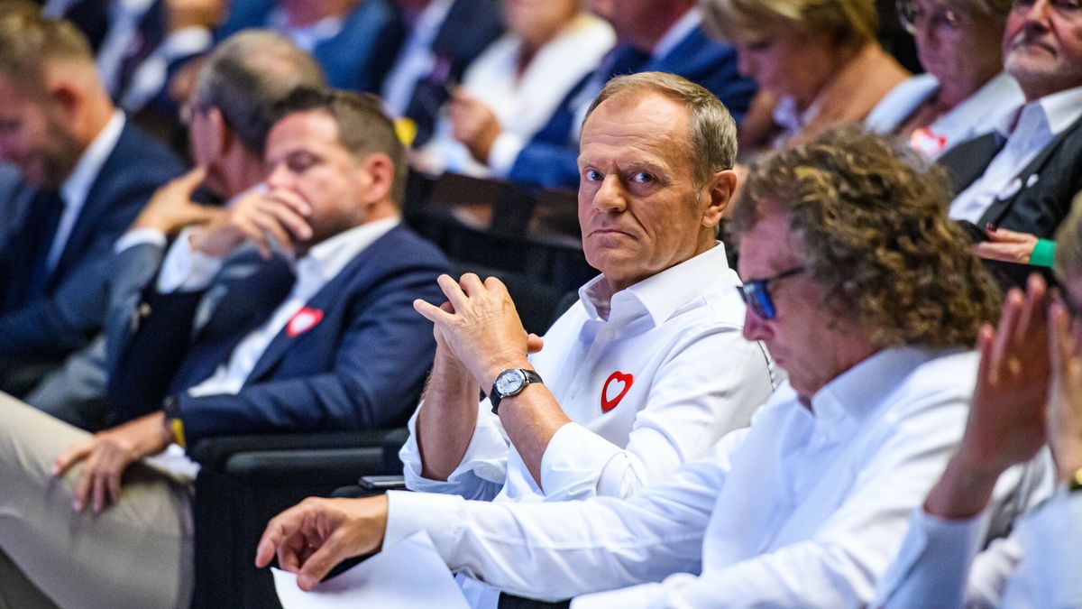 Donald Tusk, w tle Rafał Trzaskowski, kampania 2023 r.